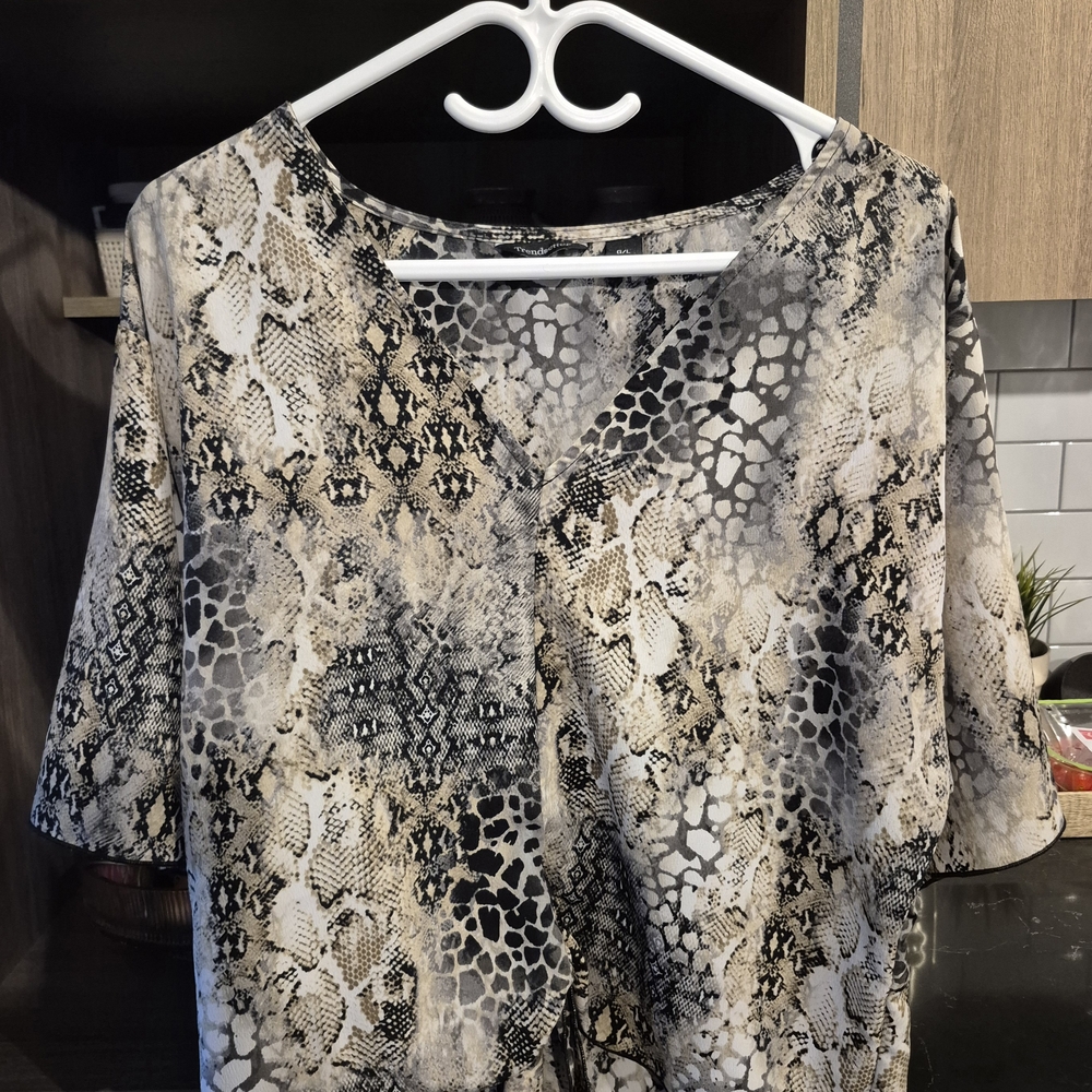 Elegant Women's Snake Print Blouse